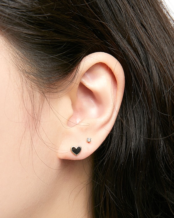 [블리픽] LOVESOME Diamond stud earring (0.03ct)